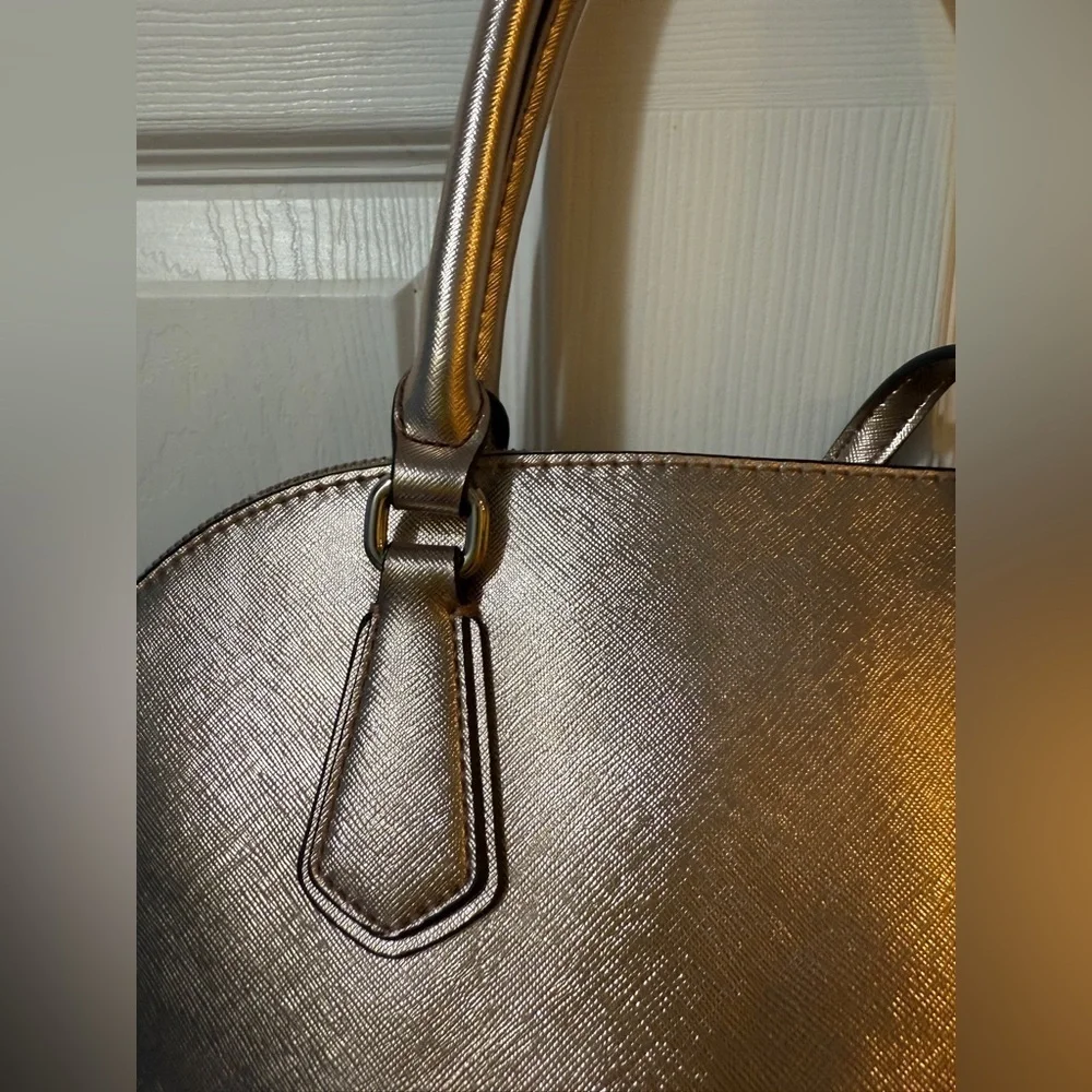 Guess Rose Metallic Satchel Quilted Bottom Keychain NWOT! 17x11